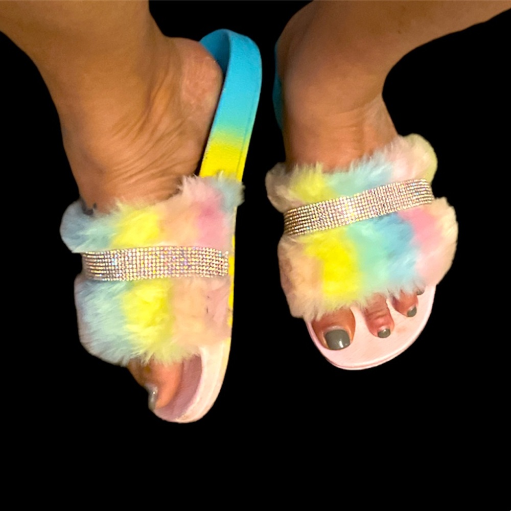 Anna’s Fluffy Rainbow Slides 9